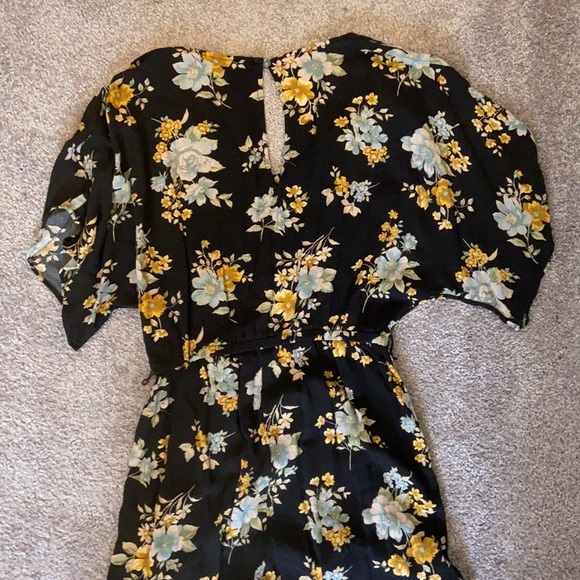 American Eagle Floral Jumpsuit - Picture 7 of 7